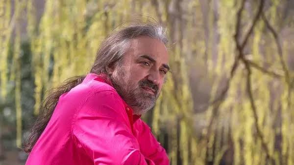 Üstad bizi yarı yolda bırakıp gittin birlikte güzel günler görecektik