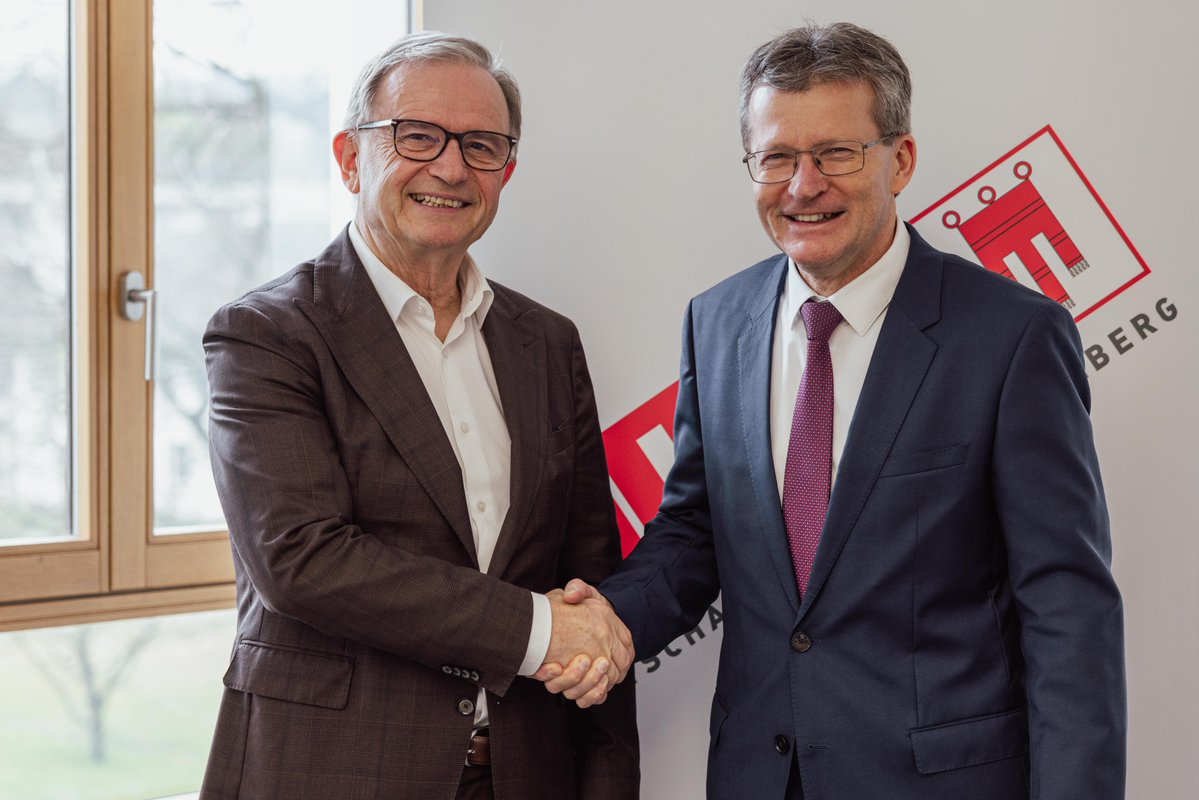 LUinVienna's tweet photo. Offizieller Besuch von 🇱🇺 Botschafter Graff in #Vorarlberg, gutes Gespräch mit Landeshauptmann Mag. #MarkusWallner, interessanter Austausch mit Vertretern aus Wirtschaft #WKOVorarlberg #Doppelmayer #BlumGroup und Kultur #KunsthausBregenz https://t.co/3gDe3JqtW9
