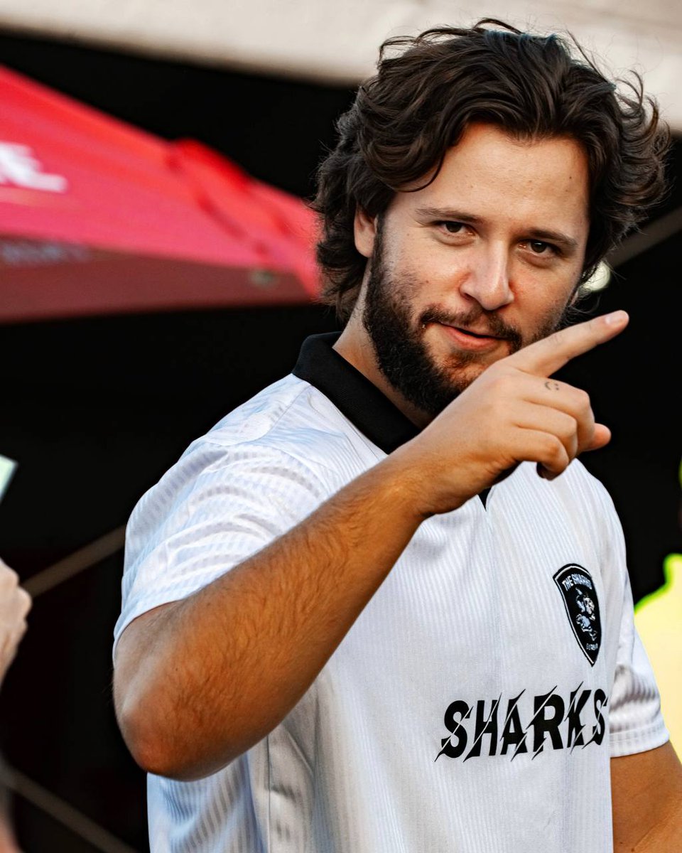 SharksRugby's tweet photo. 🖤🤍

@vodacom #URC #SHAvLEI #SharksFest https://t.co/NqSbqKQrkl