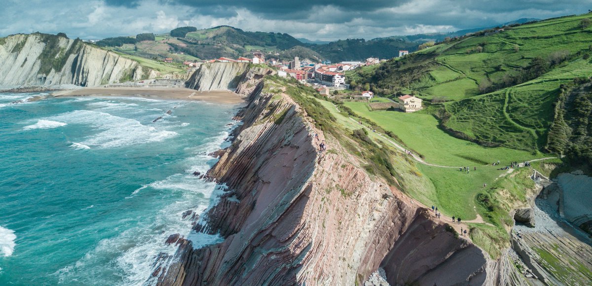 🌊✨ El pasado 1 de abril, la Comunidad Autónoma del País Vasco asumió el traspaso de las funciones y servicios de la Administración del Estado en la ordenación y gestión del litoral. <a href="/Gob_eus/">Eusko Jaurlaritza - Gobierno Vasco</a> 
#PaísVasco #GestiónLitoral #Sostenibilidad 
➡️revistamar.seg-social.es/-/competencias…