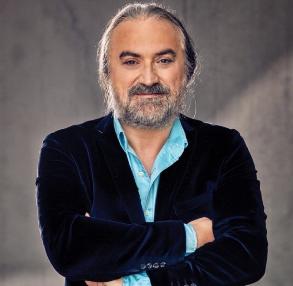 Ne demeli,
Nasil anlatmalı,
Elle tutulacak pek birşeyde kalmadı bu dünyada..Çok üzdün beee Volkan abi..
Allah rahmet eylesin..