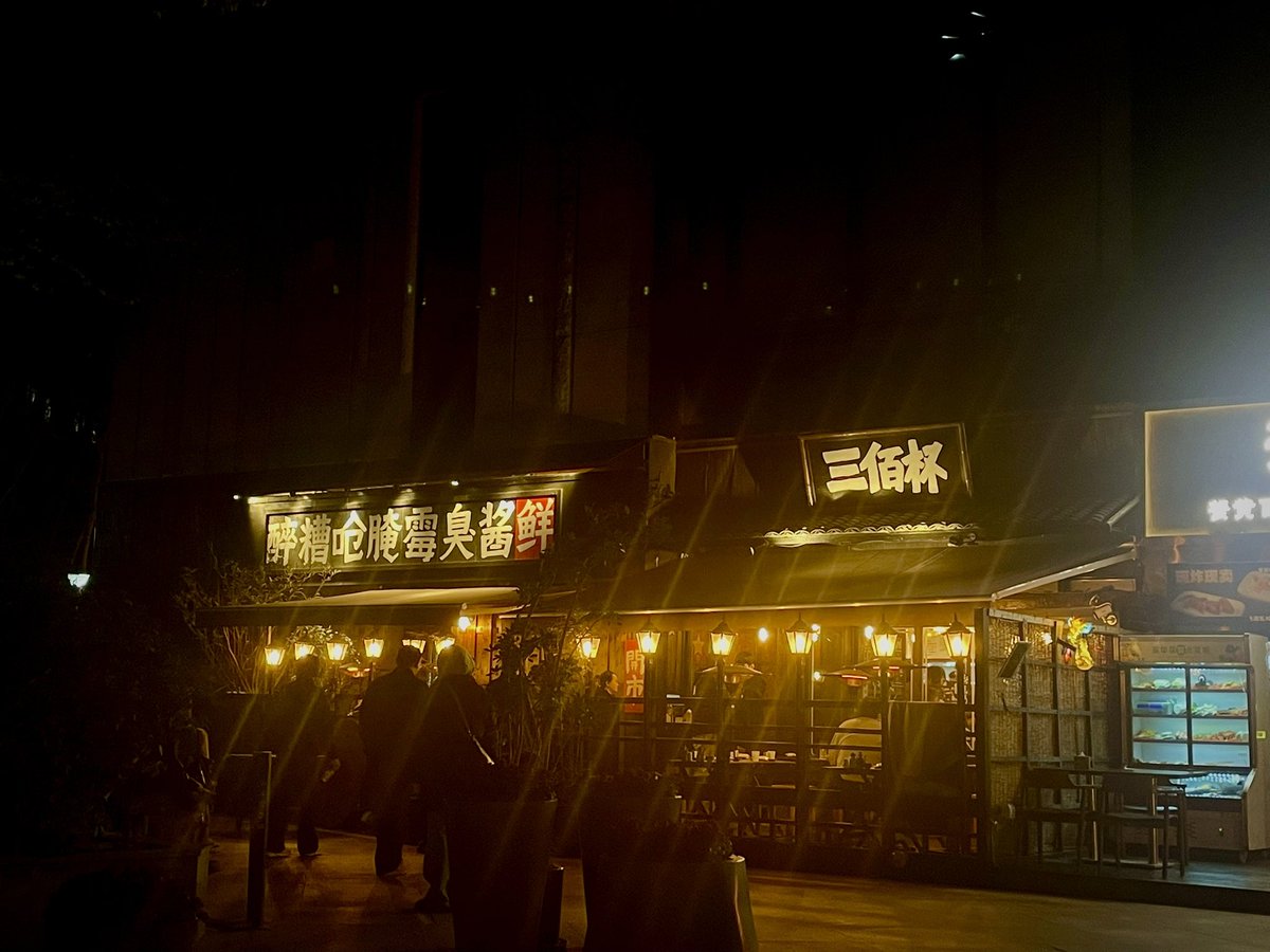 左手还留着上周打球被撞伤的痕迹
右手一块也被飞盘🥏打紫
身后留着实践后的颜色
还有被某人突袭到的jio
周末羽球🏸直接拉到大腿

是我不小心误入了什么副本吗
好哇好哇 整整齐齐全部负伤🤦‍♀️

#小圈 #实践