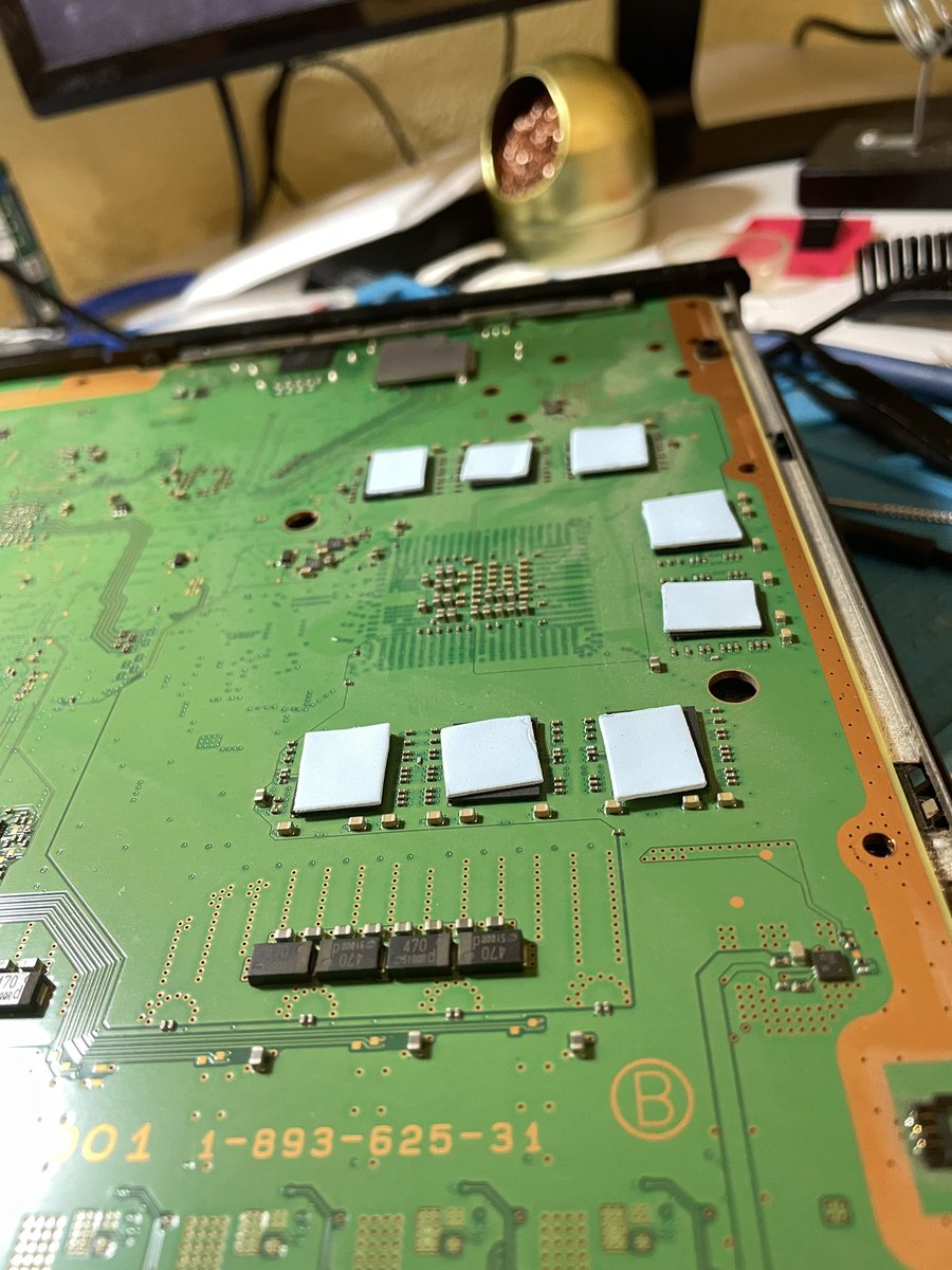 SlingshotGamer's tweet image. PS4 came in for NO DISPLAY. Hdmi Encoder has failed. Replaced, cleaned out and added new thermal paste and thermal pads #microsoldering #gamingrepairs #consolerepairs #ps4 #ps4share #repairs #ps4repairs #hdmirepairs #repair