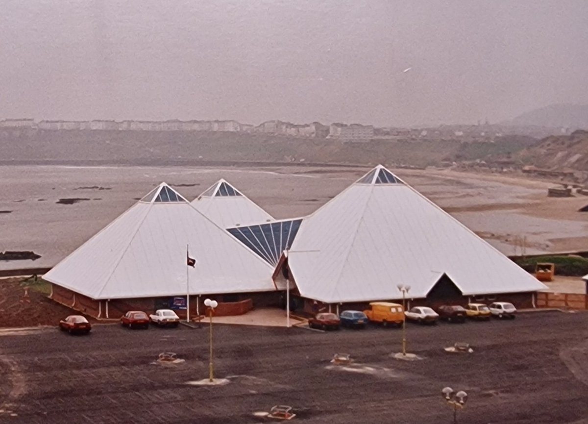 seaside_network's tweet image. In our next free seminar we&apos;re going to be shining a light on 20th century #seasidearchitecture with talks about post-war entertainment buildings, the 1960s Arlington House at #Margate and the 1990s @SEALIFEScarboro seasideheritage.org.uk/events/upcomin…