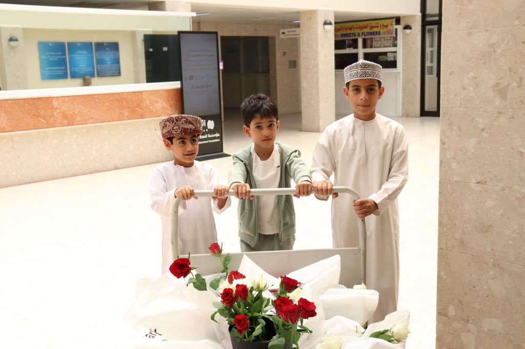 h_algharbi78's tweet photo. الأحد ٣٠ رمضان ١٤٤٦ هـ مبادرة فريق الحجر الغربي لإدخال الفرحة إلى قلوب الأطفال المنومين بمستشفى الرستاق المرجعي بالتعاون مع مستشفى الرستاق وجمعية المرأة العمانية بالرستاق.
@alrustaq97 
@rustaqhospital https://t.co/tNAjq2hIut