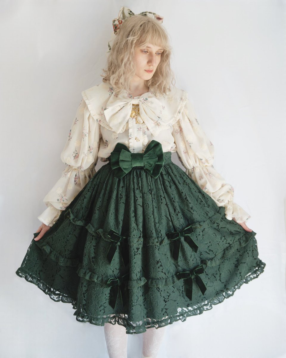 pyshkin_pyshkin's tweet photo. Our Spring Sale is live! 🌿 Enjoy 30%–50% off everything (except payment plans). Many pieces are one of a kind—don’t miss out!

The Florence lace skirt, Aurelia necklace, and Book of Flowers bow are also on sale! ✨ https://t.co/S6tTAlWWKr