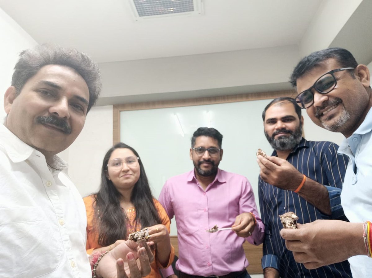 HareshSuthar's tweet photo. Thank you @Gujarat. We are happy we have become the favorite of 2 M readers. We are moving at a steady pace with courageous journalism. We are confident that we will achieve more success in the future. Thank you @Sindhwani_IE  @nandu79 sir, Your guidance is precius for us. https://t.co/SmtgbJKF3W