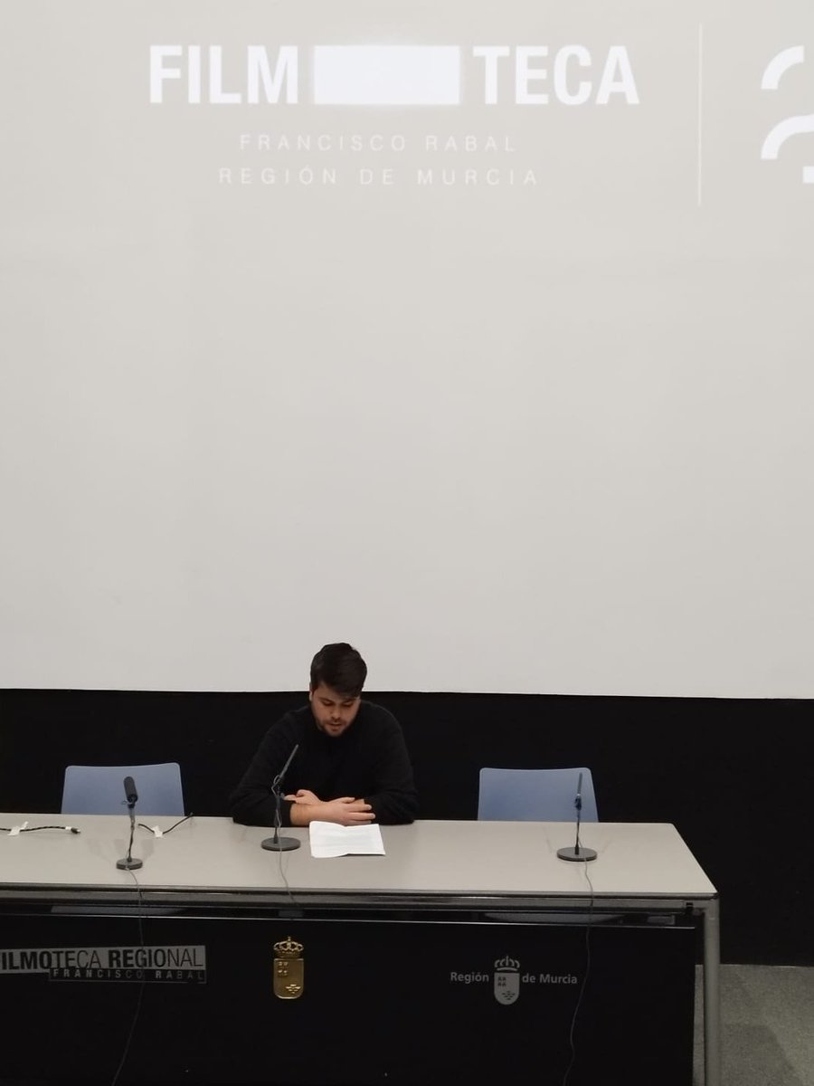 El jueves pasado tuve la suerte de presentar la película de The Insider en la Filmoteca Francisco Rabal de la Región de Murcia <a href="/FilmotecaMurcia/">Filmoteca Región de Murcia</a> . Una gran oportunidad para seguir practicando y aprendiendo gracias al <a href="/PeriodistasRM/">Colegio Oficial de Periodistas Región de Murcia</a>