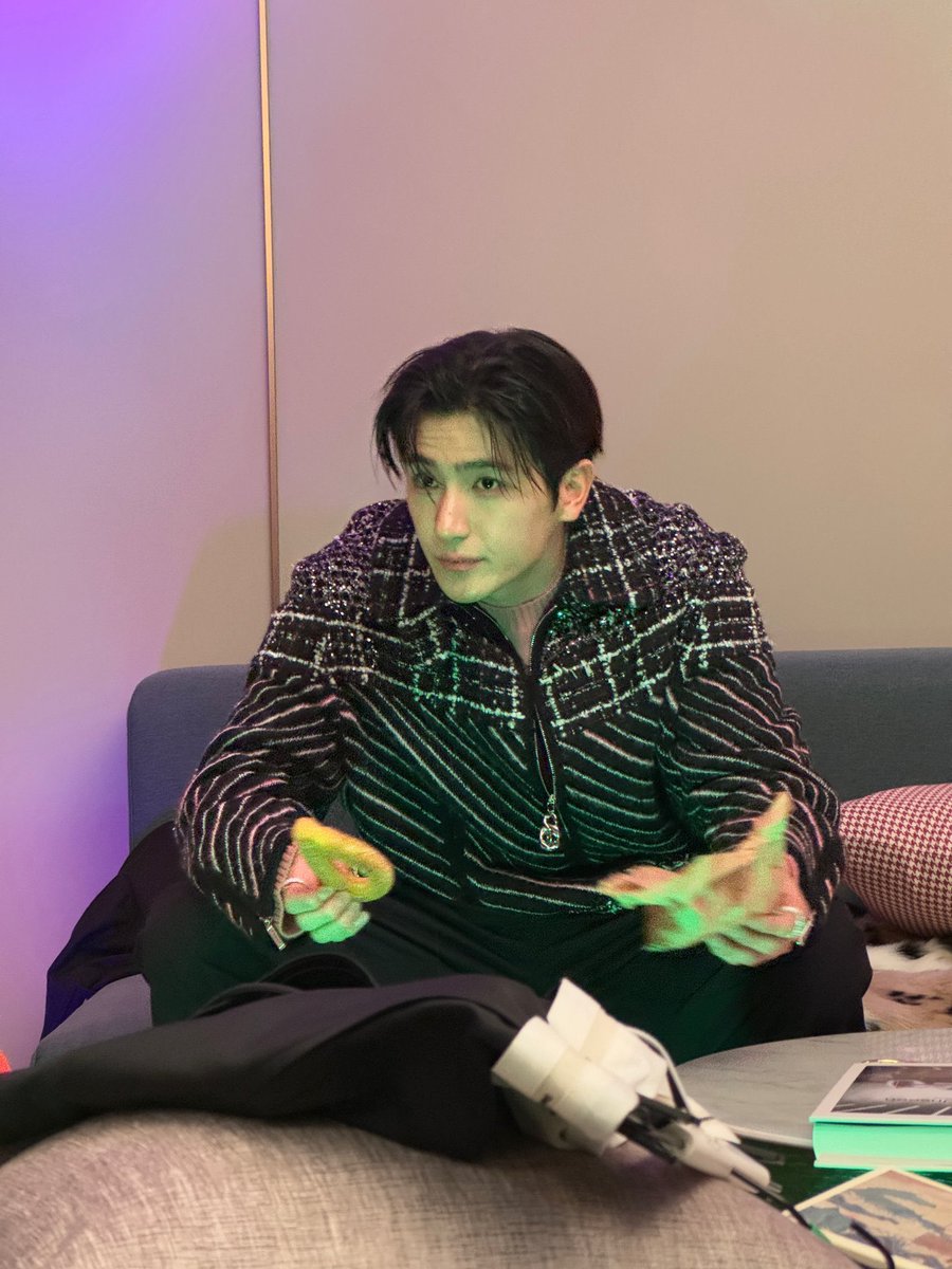 ㅅㅂ 나이많아보여서개조음 …..
아짜증나
이실장인지이사장인지이마담인지알빠냐
너알아서살아