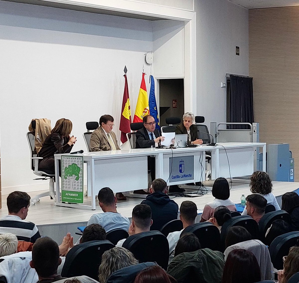 ➡️ Comienza en #Cuenca la formación teórica para los nuevos funcionarios y funcionarias del Cuerpo de Ayudantes de <a href="/IIPPGob/">Instituciones Penitenciarias</a> 

📌 En total, entre abril y junio, 807 personas pasarán por las aulas 

📷 Ángel Luis Ortiz ha intervenido en la apertura del curso para el primer turno