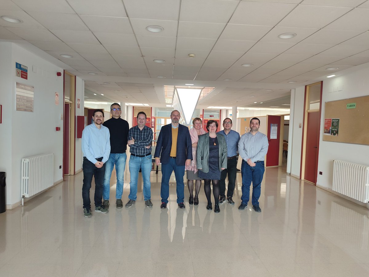 La semana pasada recibimos la visita de 2 profesores y de la responsable de relaciones internacionales de la Facultad de Ingeniería de la Czech University of Life Science, Praga, República Checa.
Damos las gracias a Dana, Jitka y Rostislav por su visita.