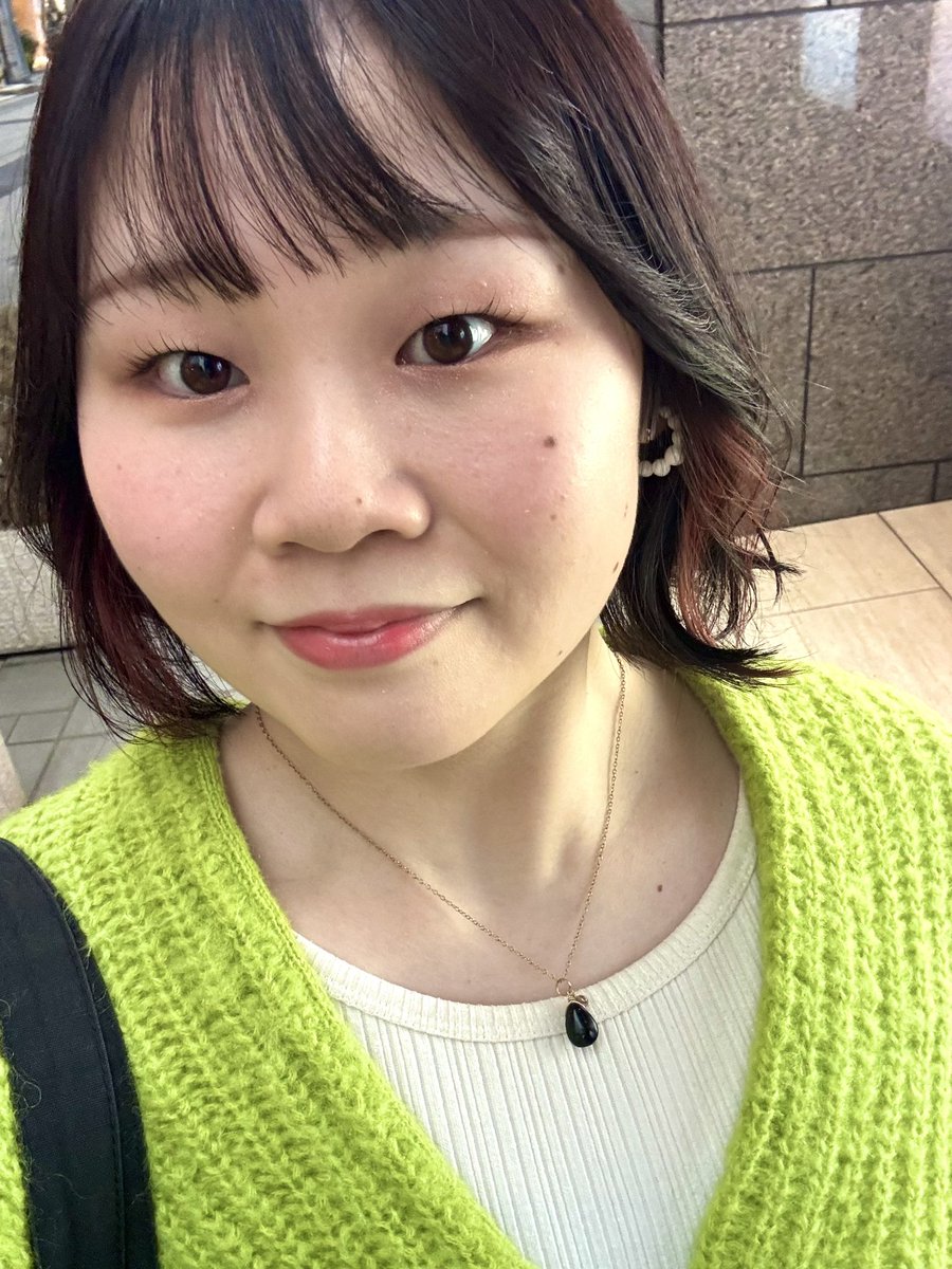 AzusaYuki17's tweet photo. 本日付で、二年間勤めた鍼灸整骨院を退職しました！！！
先週、最終出勤を終えまして、その後にピンクのイヤリングカラーをしてきました😉🩷
本当に素敵すぎる職場でした。
4月からは新たな一歩を踏み出していきます。(一旦無職)
今後ともよろしくお願いいたします🌸 https://t.co/FlDJk35yPU