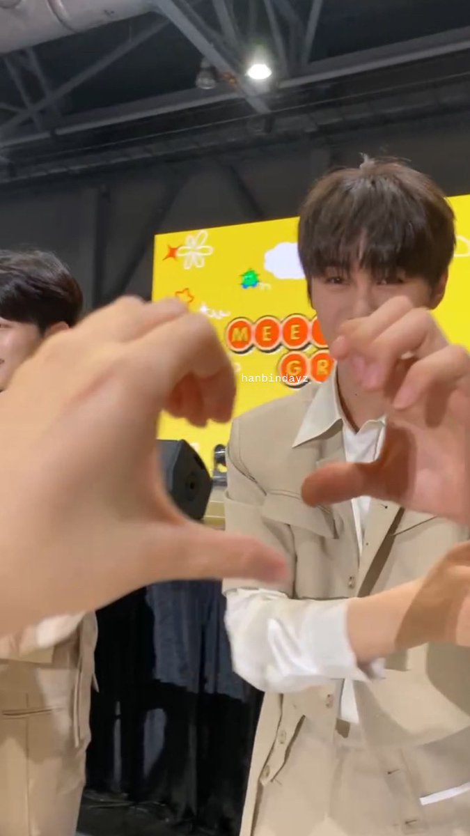 hanbindayz's tweet photo. one year ago today (31.03.2024) 🥹💙!!
a day etched permanently in my mind   ♪(´ε｀ )✌️!!

#KCONHONGKONG2024 
@ZB1_official https://t.co/NcVpzAjmKc
