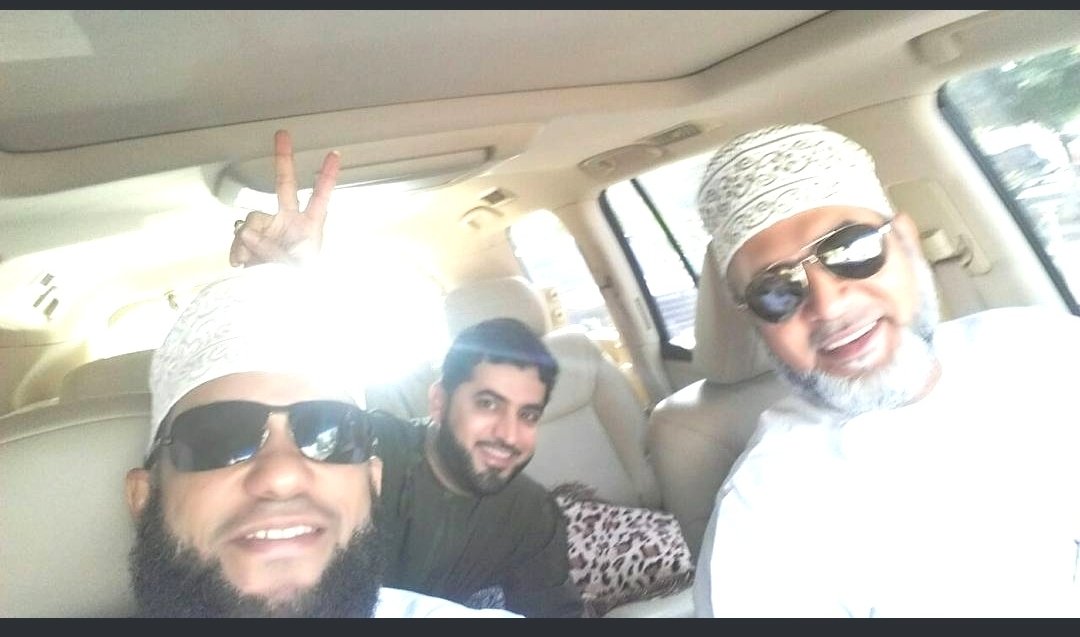 "يأتي العيد وأنت الغائب الحاضر، نسمع صوتك بيننا، ونفتقد دفء كلماتك. رحمك الله يا الغالي ، وجعلك في جنات النعيم. لن يمحو الزمن ذكراك، وستظل في قلوبنا دائمًا. #رحمك_الله_أبا_ياسر"