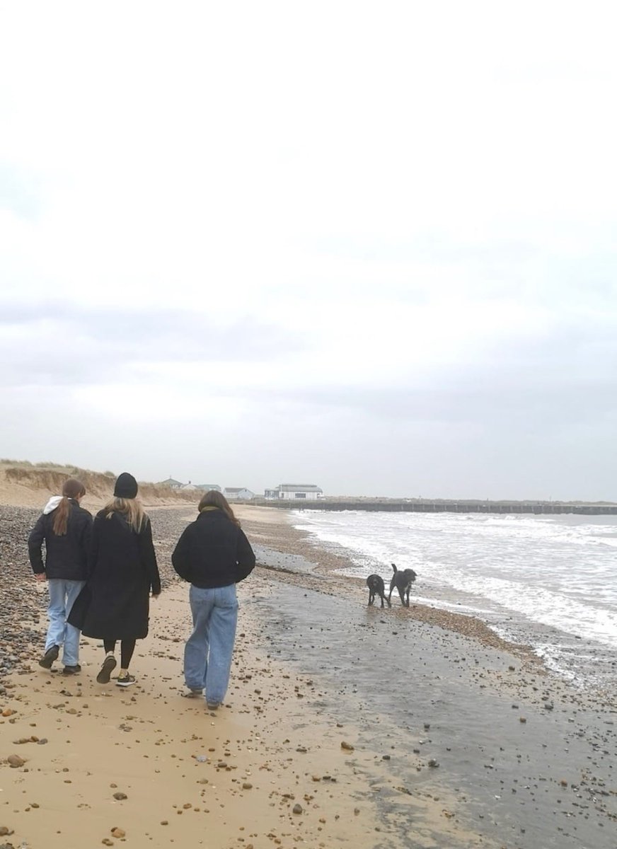 gosspoems's tweet photo. Last day of #Walk100KinMarch @SandsUK #Ellasbirthday Gosses raised over £3.6k & I’ve walked (nearly!) 200km. Made sure to stroll at Walberswick too 🌊👼 Thanks for everyone’s generosity
https://t.co/0sTDv2MZJv https://t.co/XGm91yanqL
