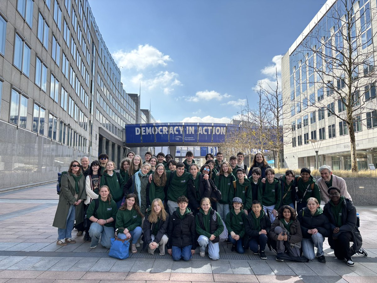 MissRMusic1's tweet image. We have arrived in Brussels! Visiting the Parliamentarium before our concert in Brussels Cathedral. @ChisandSidMusic @Chis_and_Sid @chisandsidPA  #choirtour #csgs