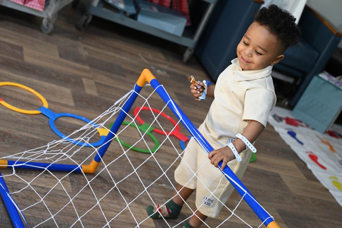 #يحدث_الآن 
#عيد_الفطر 

معايدة الصحة العامة والطب الوقائي 
بتجمع مكة المكرمة الصحي 
للأطفال المنومين بـ #مستشفى_حراء_العام 
بالتعاون مع فريق ice التطوعي لتهنئتهم بحلول #عيد_الفطر_المبارك