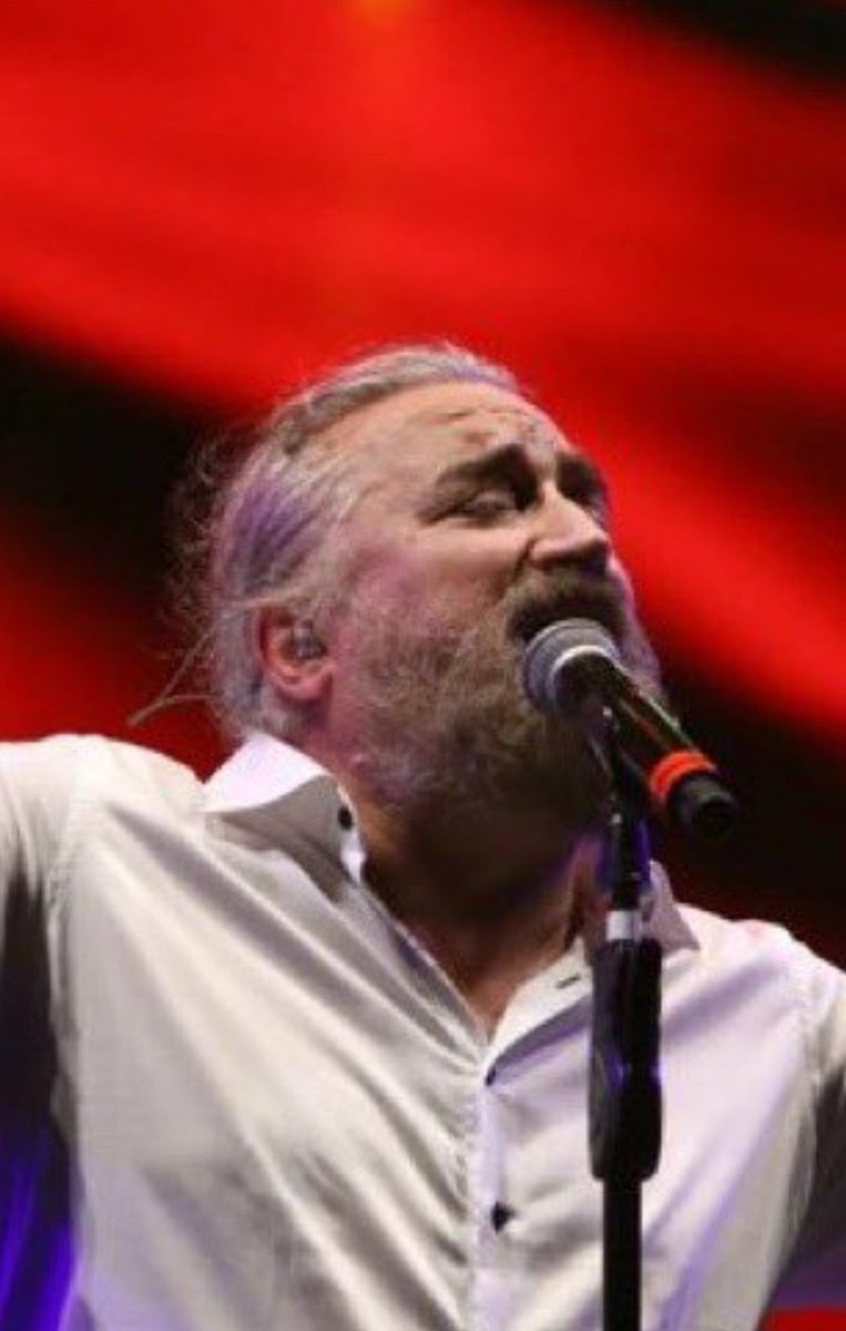 "Sanatımı beğenmeyen insanla ahbaplık ederim ama vatanımı,yenilmez şövalyemiz ATATÜRK'Ü sevmeyenle ahbaplık etmem."Volkan Konak.
Sevgi,saygı,özlemle...