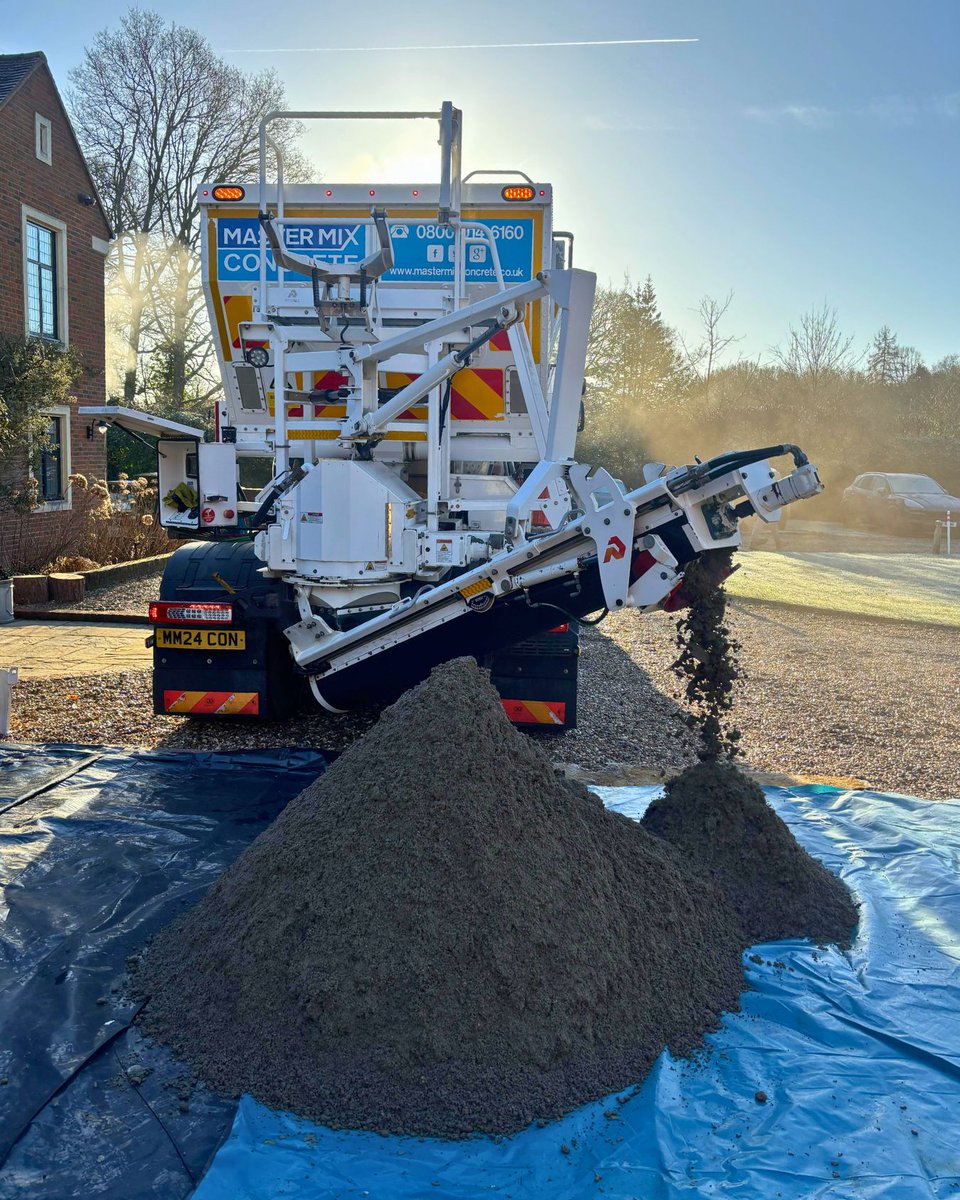 In need of screed? Drop us a DM to get your delivery booked in 📥