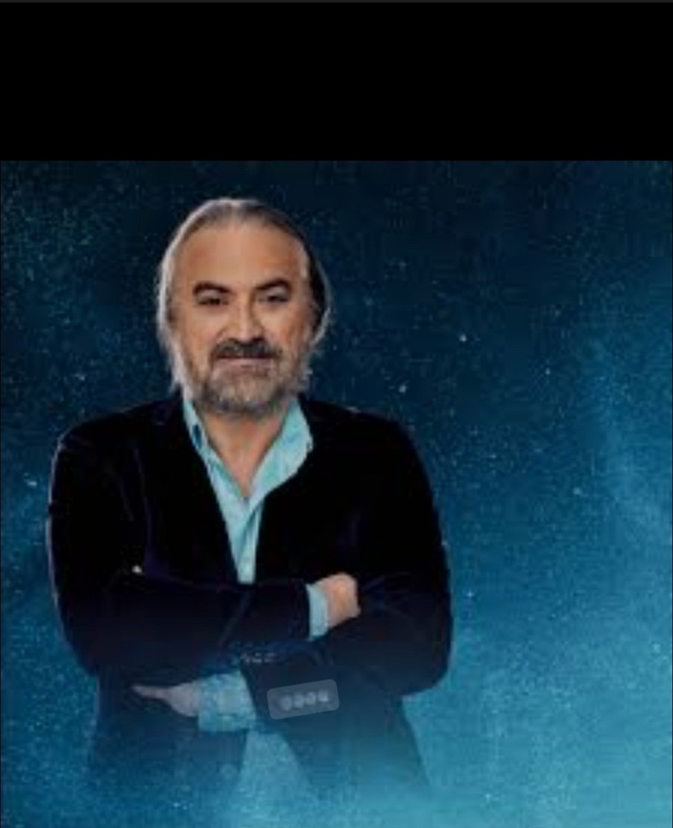 Memleket gibiydi... öfkeli, hüzünlü, coşkulu, asi, duyarlı... 
ve memleket sorunlarının hep ortasında bir devrimci. Sorun şu ki kaybettiğimiz değerlerin yerine yenileri yetişmiyor. Eksiliyor, azalıyoruz. Güle güle... Selam söyle senden önce gidenlere. 🥀
#VolkanKonak