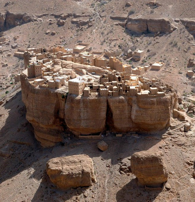 Civixplorer's tweet image. Haid Al-Jazil, Yemen 🇾🇪
This 500-year-old village is perched atop a huge vertical rock face in one of the harshest environments in the world.