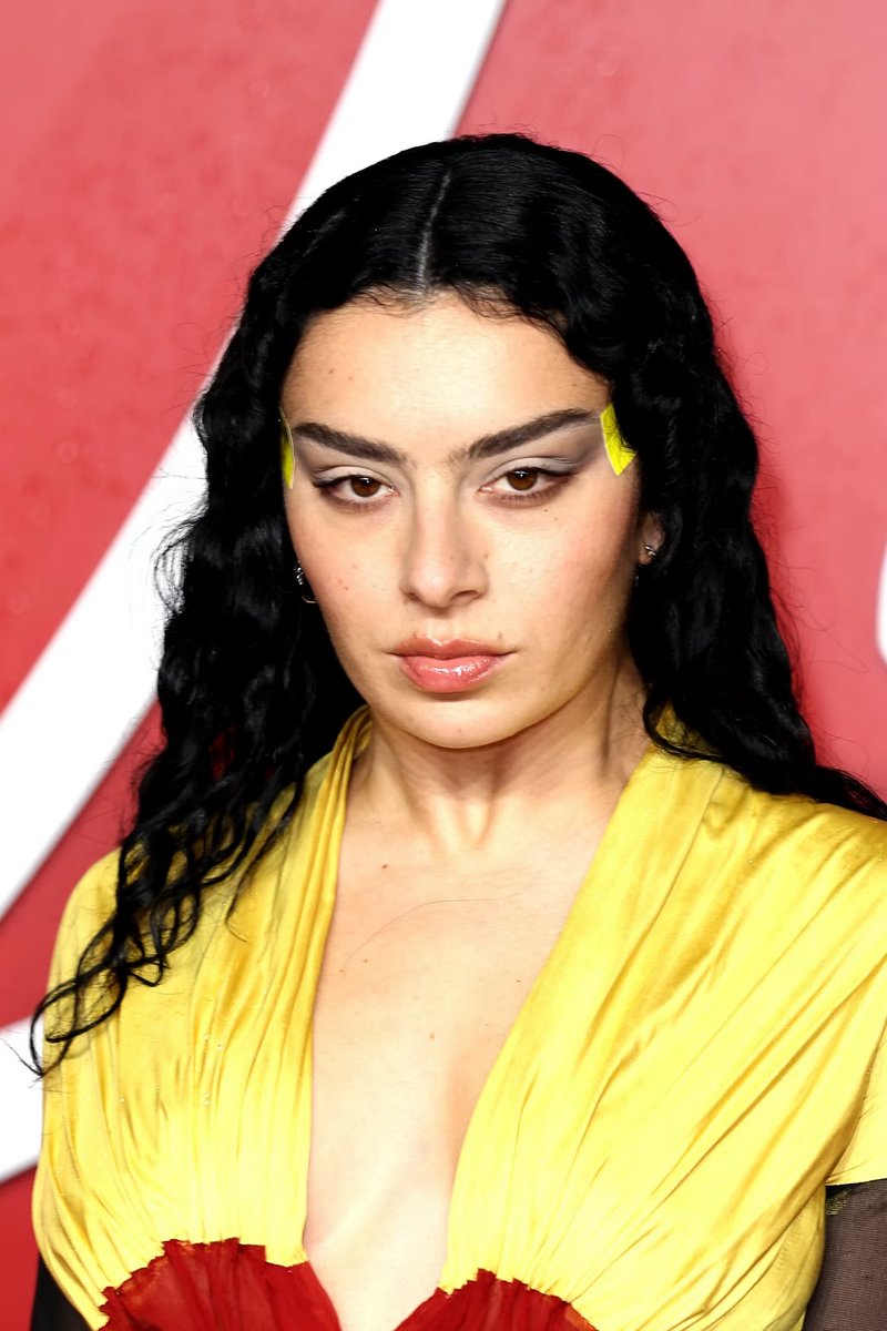 lipglossgrinss's tweet image. Charli xcx opens up about margarine in new interview with Variety:
“When I found out there was vegetable oil spread on my toast instead of butter, I was like: “No way.” I truly couldn’t believe it.”