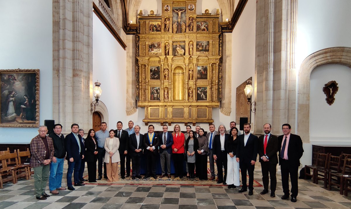 🌎🤝 La USAL y el Parlamento Andino se unen para transformar la educación 🤝🌎

El Colegio Fonseca acogió el primer Encuentro Parlamento Andino – USAL, donde parlamentarios de Chile, Colombia, Bolivia, Perú y Ecuador se reunieron para forjar alianzas estratégicas en el ámbito