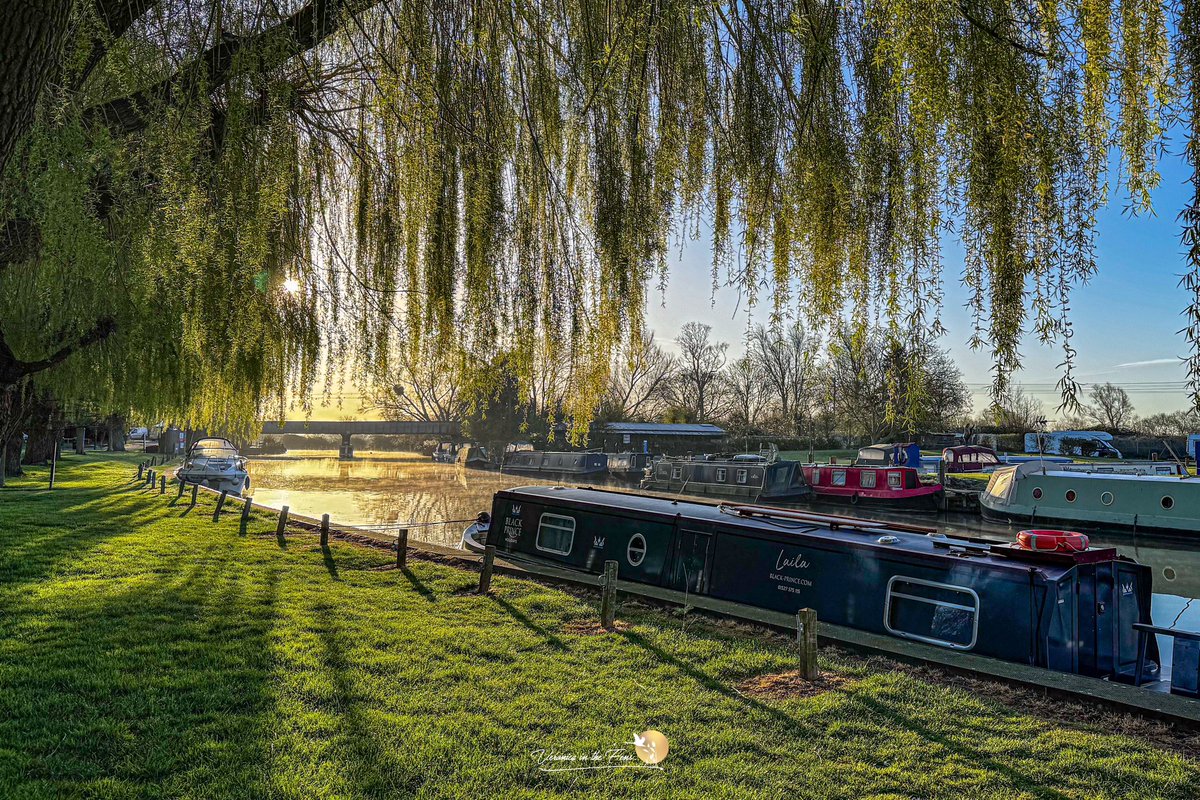 VeronicaJoPo's tweet image. Happy new week 🌤️
It looks like will be a sunny one in The Fens 🥰
Ely, Cambridgeshire 
#springishere #springtime #sunnydays