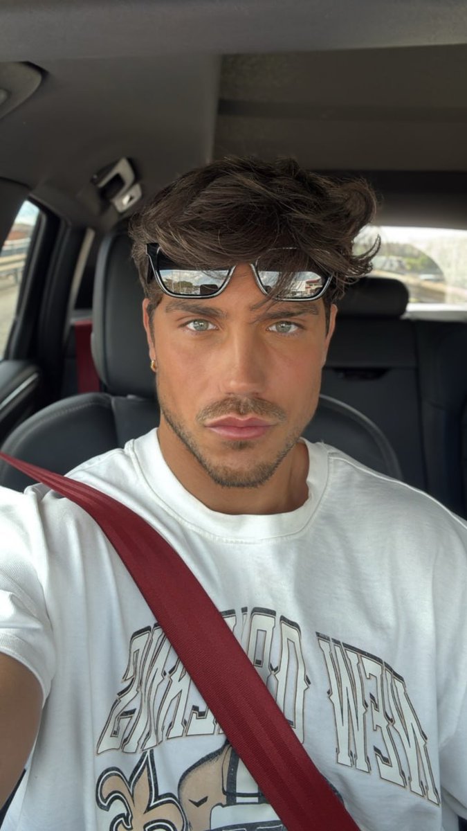 AngelaC1178's tweet photo. #ddm quanto sei bello Dani!!!!!! 🥰🥰 https://t.co/uP8mEdYBjx
