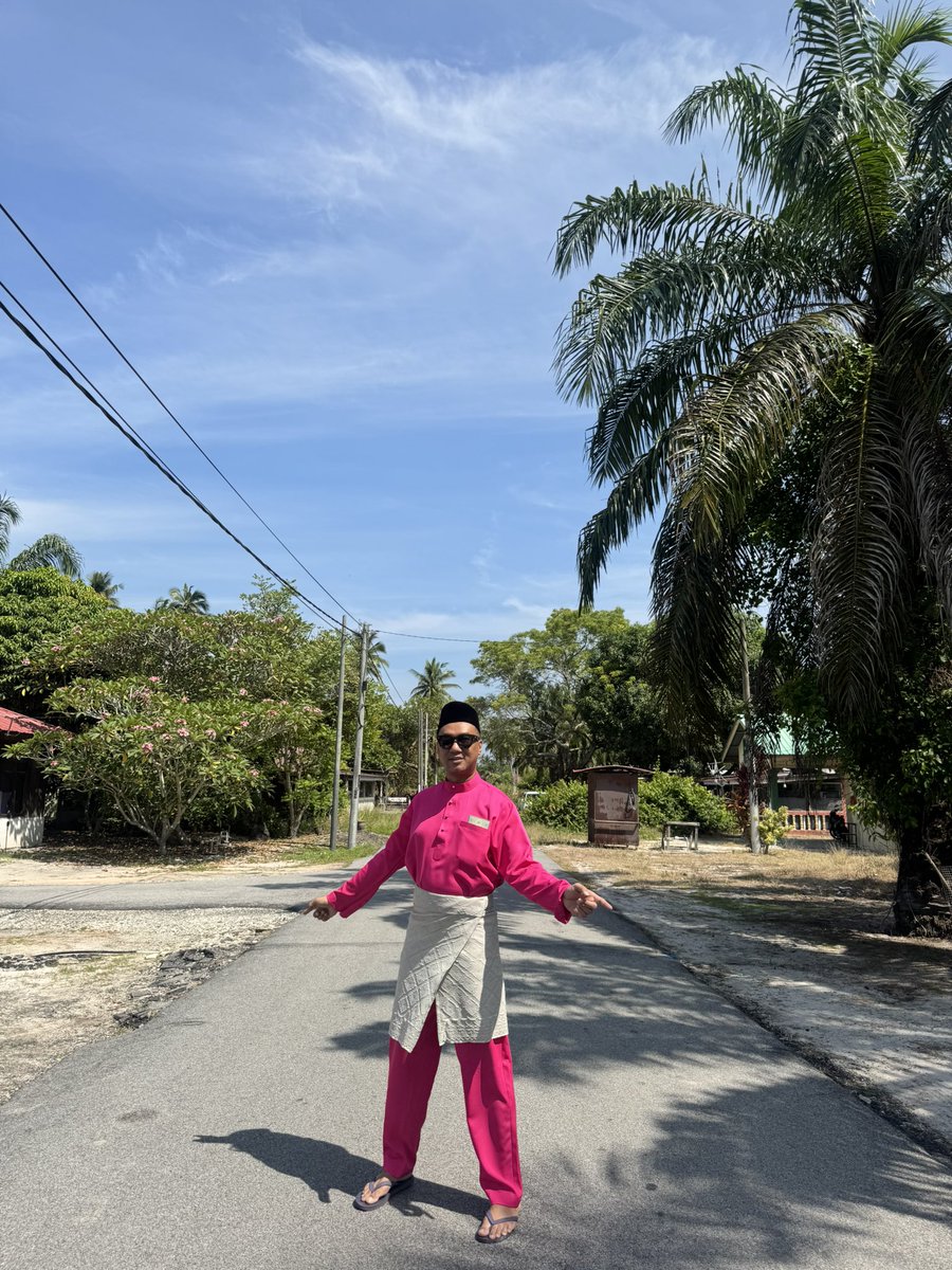 KellyAzman's tweet photo. Assalamualaikum saya Kelly Azman mengucapkan selamat hari raya Aidilfitri maaf zahir dan batin 
#raya2026 #aidilfitri https://t.co/yMiLhhopy7