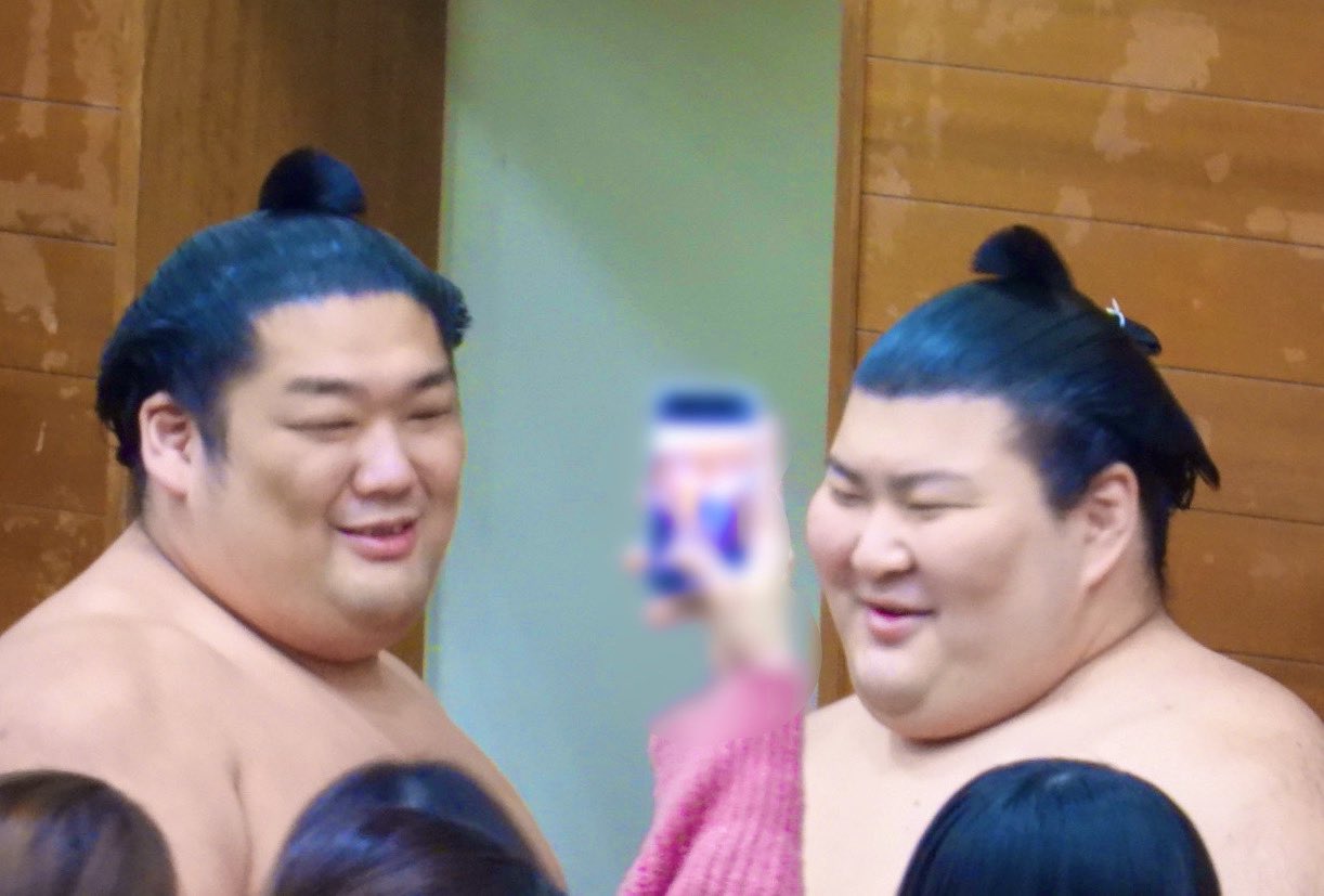 ミカミです。伯桜鵬 尊富士 3点 攻めて攻めて攻めて、伯桜鵬が3連勝 大相撲初場所・3日目：朝日新聞