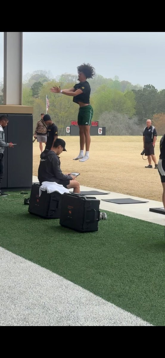 TravisBurgess_'s tweet photo. Couldn't run the shuttle because of my ankle but still put up some solid numbers  @Elite11 . #QB1 #2xStateChamp #17yrsold @grayson_fb https://t.co/jrMCtDHAD0