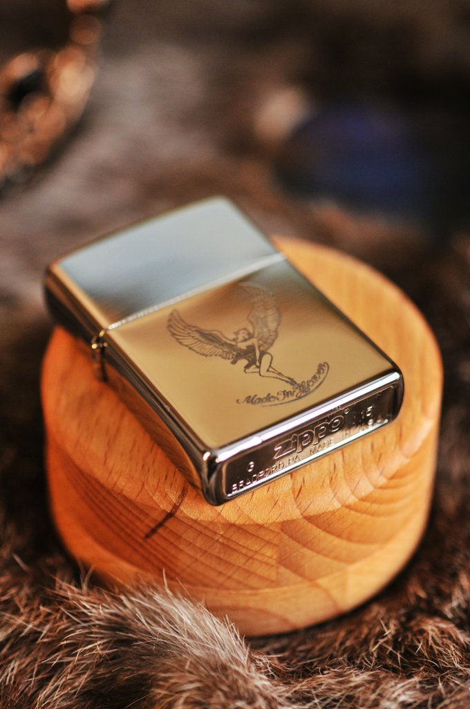 rubygoths's tweet image. engraving of goddess of my goddess Claire 馃挊 this little RE talisman i take almost everywhere (in case of zombie apocalypse, you know...........馃憣馃徎)
#ResidentEvil #ClaireRedfield #madeinheaven #zippo