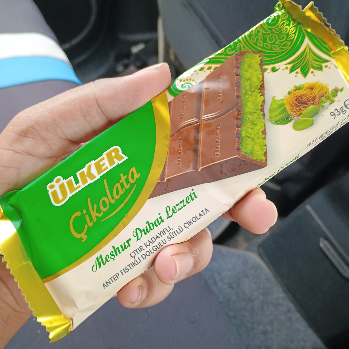 Andalusio's tweet image. So we do now have store-bought kunafa chocolates. This one is made in Turkiye.

#DubaiChocolate #KunafaChocolate #Ülker #MadeInTurkey #MadeInTurkiye #chocolate #شوكولاتة