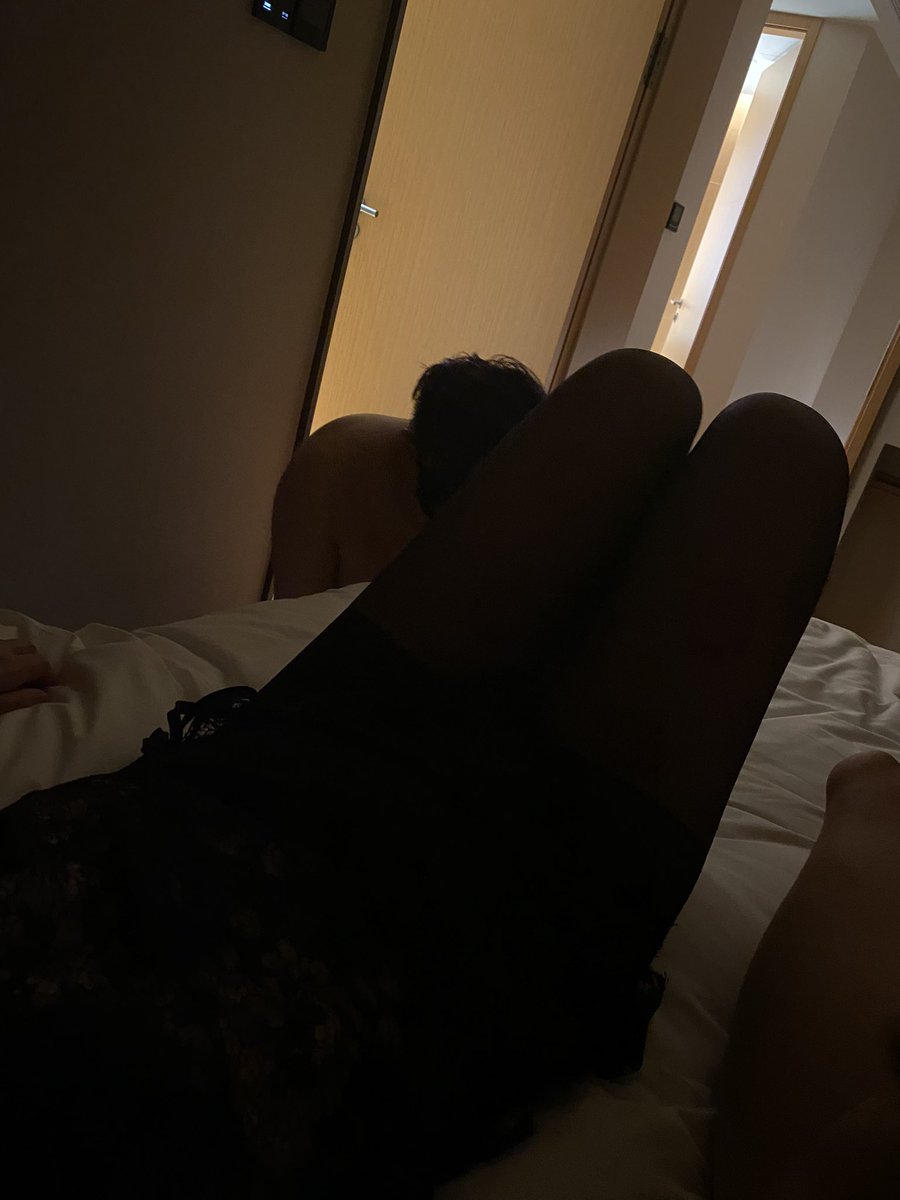 床脚有什么？ 
原来有只🐶
