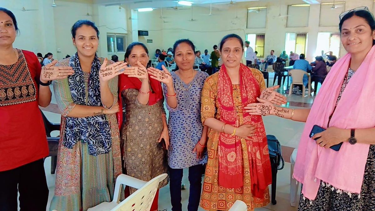 *આરોગ્ય વાળા બહેનો detain થયા તો ત્યાંપણ એમણે રચનાત્મક કાર્યક્રમ હેઠળ પોતાનો મુદ્દો મીડિયા સમક્ષ મૂક્યો.....*

📌રચનાત્મક કાર્યક્રમ એ એક સરળ રસ્તો છે કે જેના થકી પીડિત પોતાની વેદનાને ન્યાય અર્થે લોકો સમક્ષ મૂકી શકે છે.