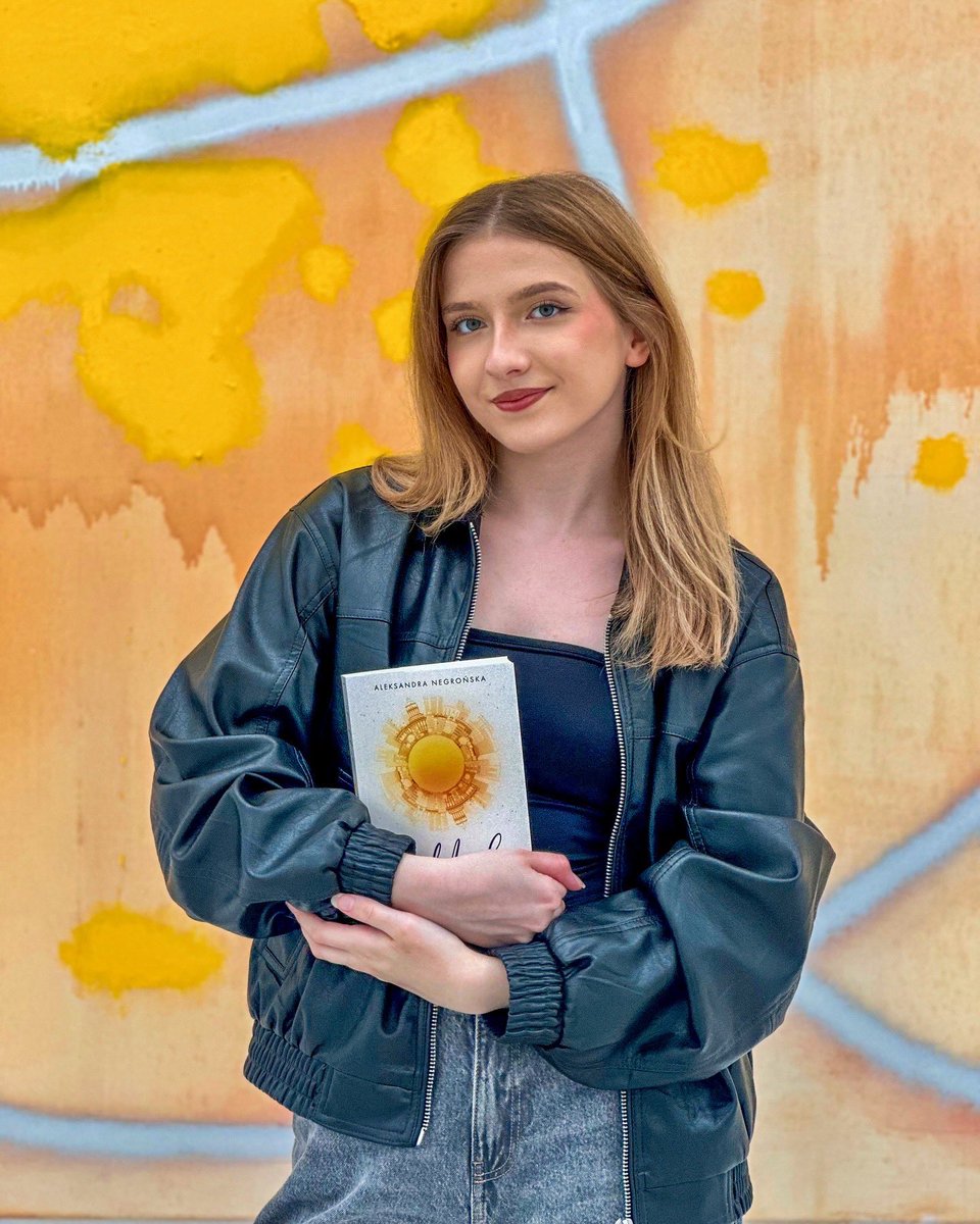 livstoryshort's tweet image. siemanko, wleciała recka #childish 💛🤍