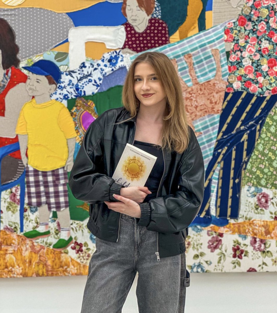 livstoryshort's tweet image. siemanko, wleciała recka #childish 💛🤍