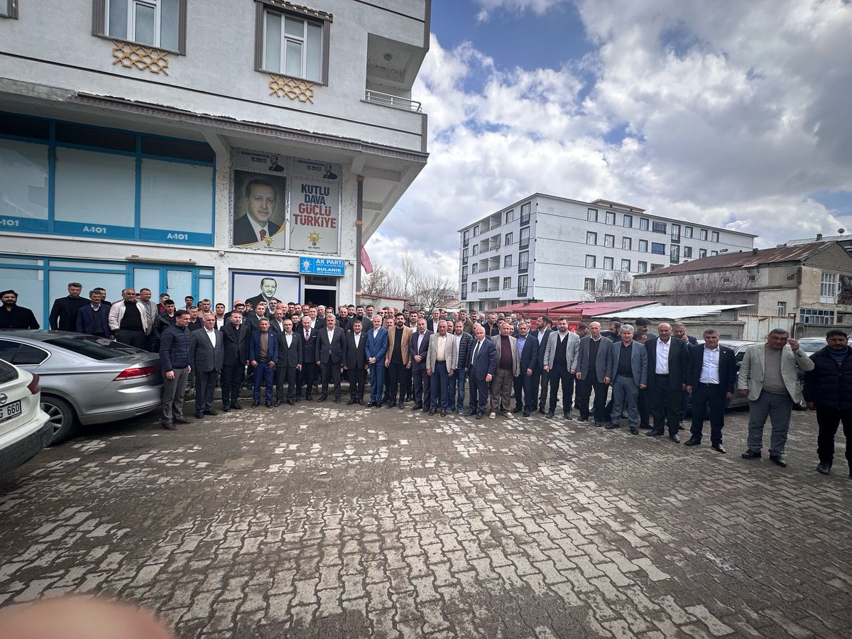 Bayramlaşma programımızın bir parçası olarak Bulanık ilçesini ziyaret ettik.

İl Başkanımız Sn. <a href="/MelikEmre1/">Melik Emre</a> ve refakatimizdeki heyet ile birlikte Bulanık İlçe Teşkilatımızda İlçe Başkanımız Sn. Tahir Korkmaz ve kıymetli dava arkadaşlarımızla bayramlaştık. Rabbim bu güzel