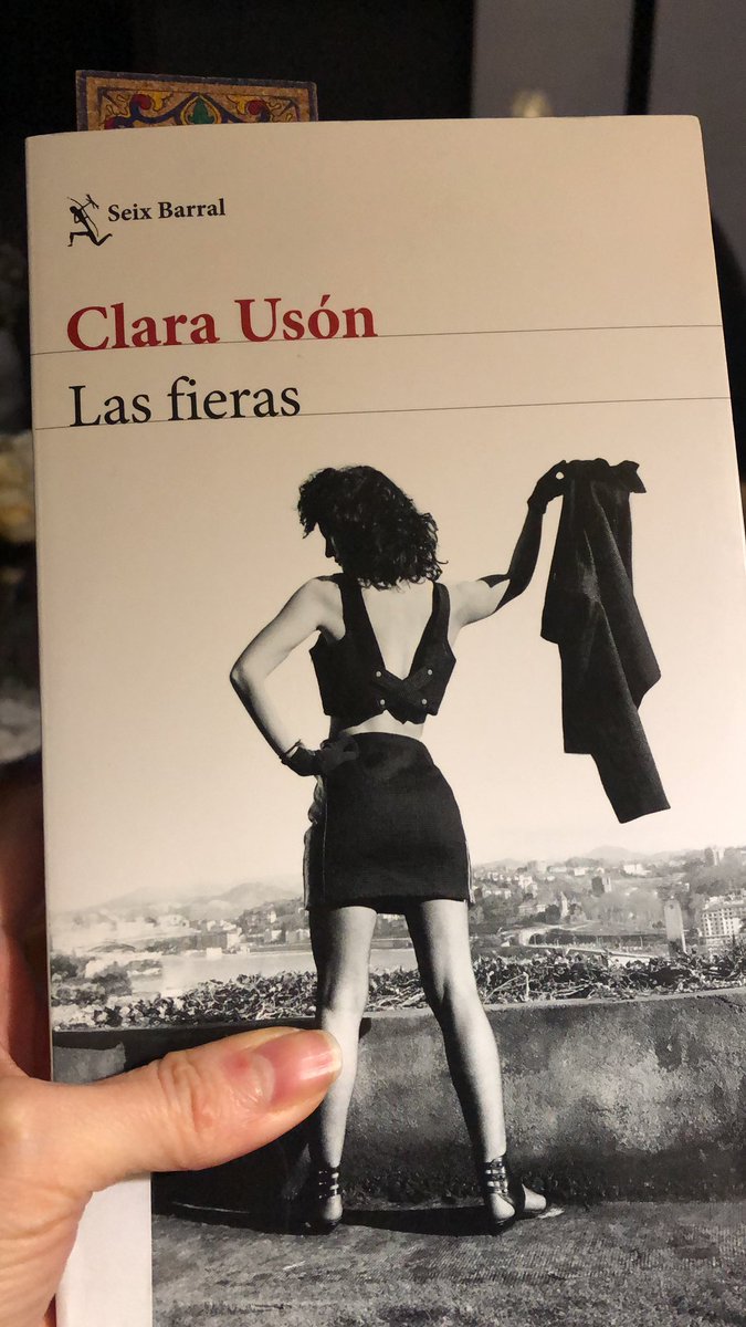 Clara Usón lo ha vuelto a hacer y me encanta. En 'Las fieras', editada por <a href="/Seix_Barral/">Seix Barral</a> , fusiona realidad y ficción para narrar los años más duros de ETA a través de la historia de una de sus terroristas más peligrosas. #PintoLee