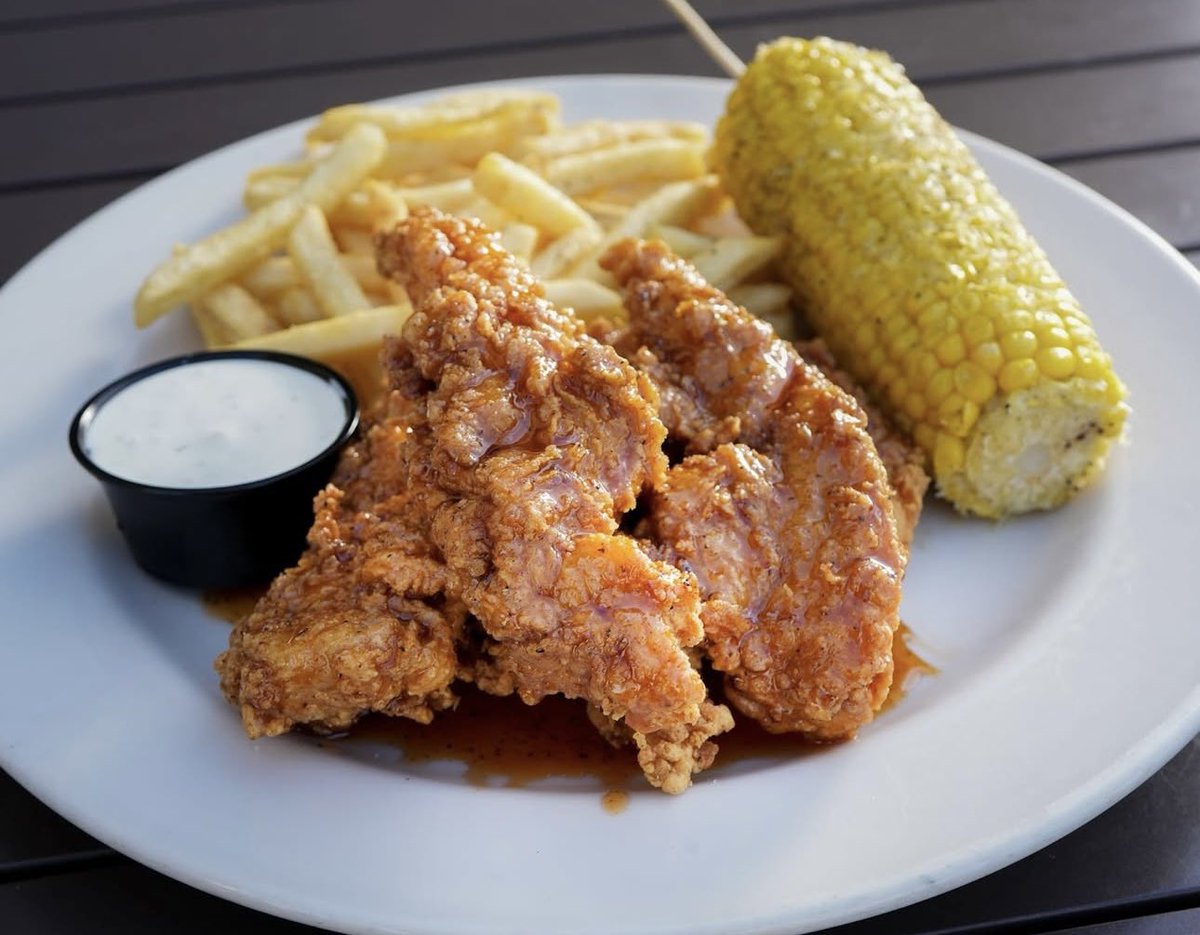 Chilis_Kuwait's tweet photo. Your perfect plate of flavor! Crispy Honey-Chipotle chicken crispers
طبقك المثالي من النكهة! هنى شيبوتلى كريسبى تشيكن كريسبرز.
#ChilisKuwait #TastesOfChilis
#LikeNoPlaceElse https://t.co/lm2uw6nZo0