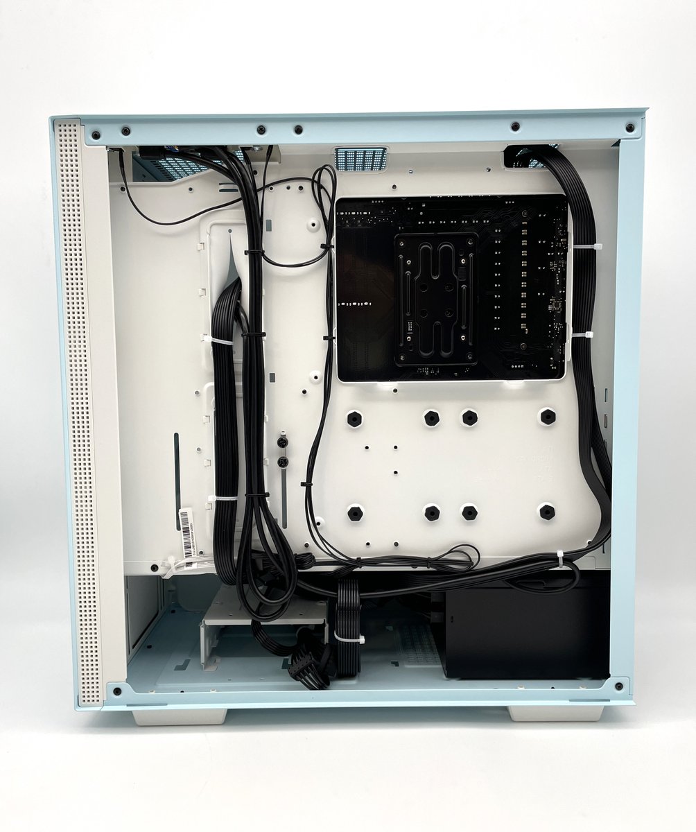 お客様ご依頼の #組立代行 を紹介🙌】 #AMD Ryzen 5 7600X #ASRock