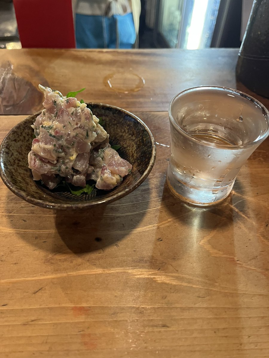 401rei's tweet photo. 仕事帰りに久しぶりの裏なんば。
相変わらずいい感じ。好きな店。
日本酒と黒胡椒ハイボールを頂きました。
#裏なんば　#丑寅　#立飲み https://t.co/PGEfFX96Rk