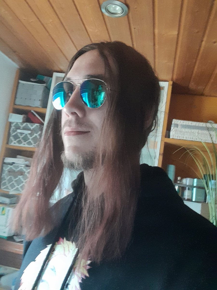 PatchTheWolf2's tweet photo. POV: Ich, als ich über Le Pen gelesen habe, wie sie wegen Veruntreuung verurteilt wurde. https://t.co/1g0xOkcE6S