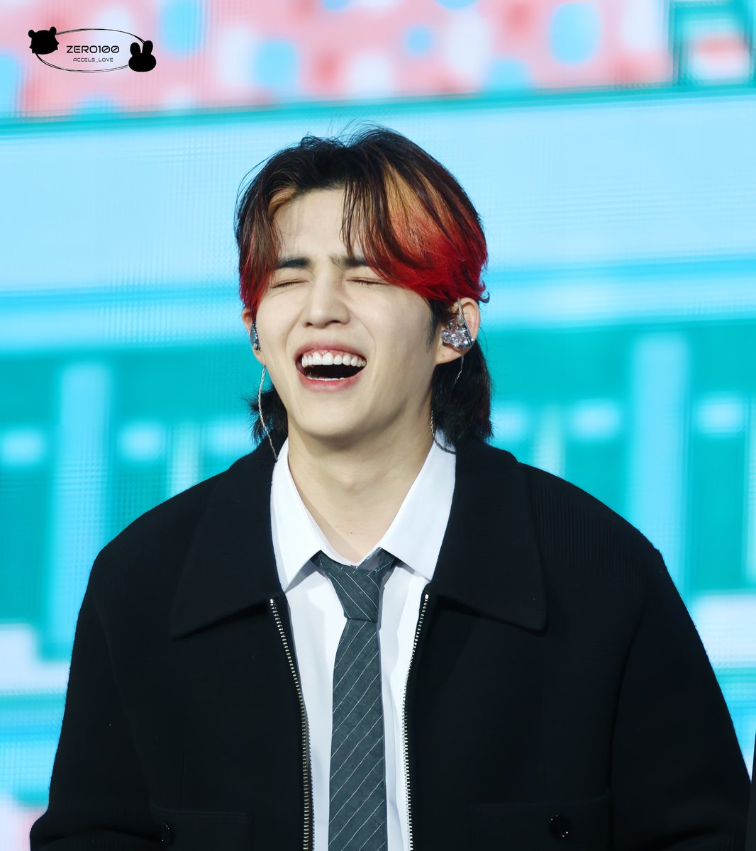 4월이야 쿱스야 
씻으러가자 
April shower

25.03.20 seventeen in caratland
#scoups #승철 #최승철 #세븐틴 #seventeen