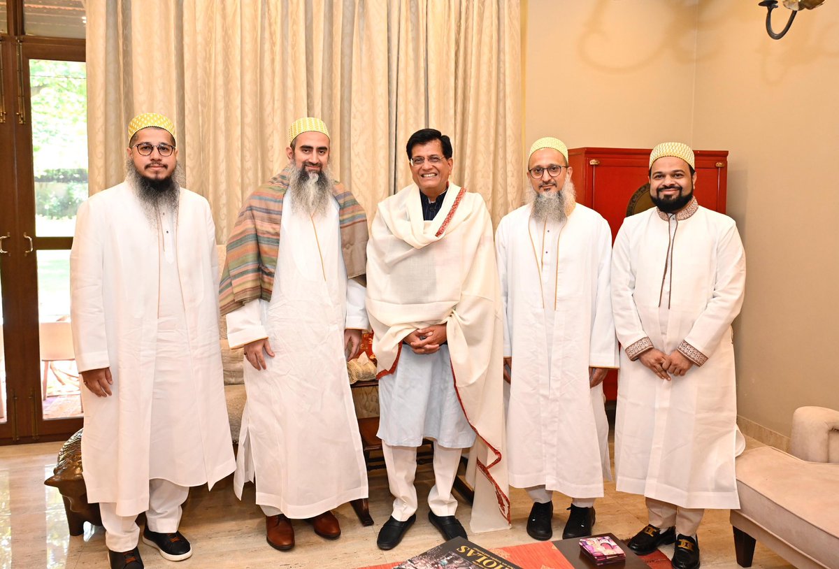 Piyush Goyal (@piyushgoyal) on Twitter photo Delighted to meet Shehzada Husain Burhanuddin ji along with Abdulqadir Nooruddin ji & other representatives of the <a href="/Dawoodi_Bohras/">The Dawoodi Bohras</a> community & extend my greetings on Eid.
Fondly remember meeting Syedna Mohammed Burhanuddin ji & receiving his blessings at Malabar Hill, Mumbai. Delighted to meet Shehzada Husain Burhanuddin ji along with Abdulqadir Nooruddin ji & other representatives of the <a href="/Dawoodi_Bohras/">The Dawoodi Bohras</a> community & extend my greetings on Eid.
Fondly remember meeting Syedna Mohammed Burhanuddin ji & receiving his blessings at Malabar Hill, Mumbai.
