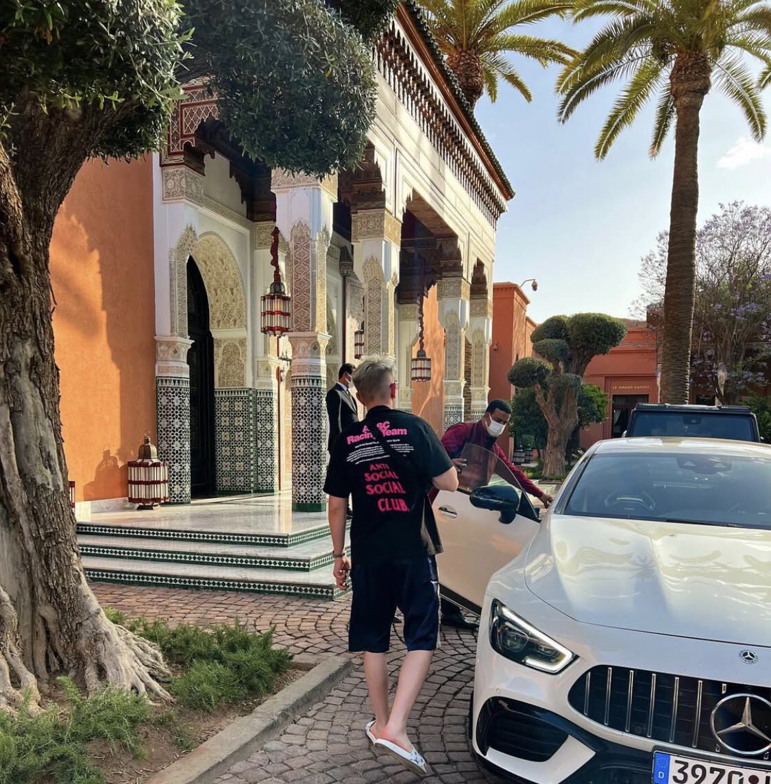 Very Anti Social 🌴