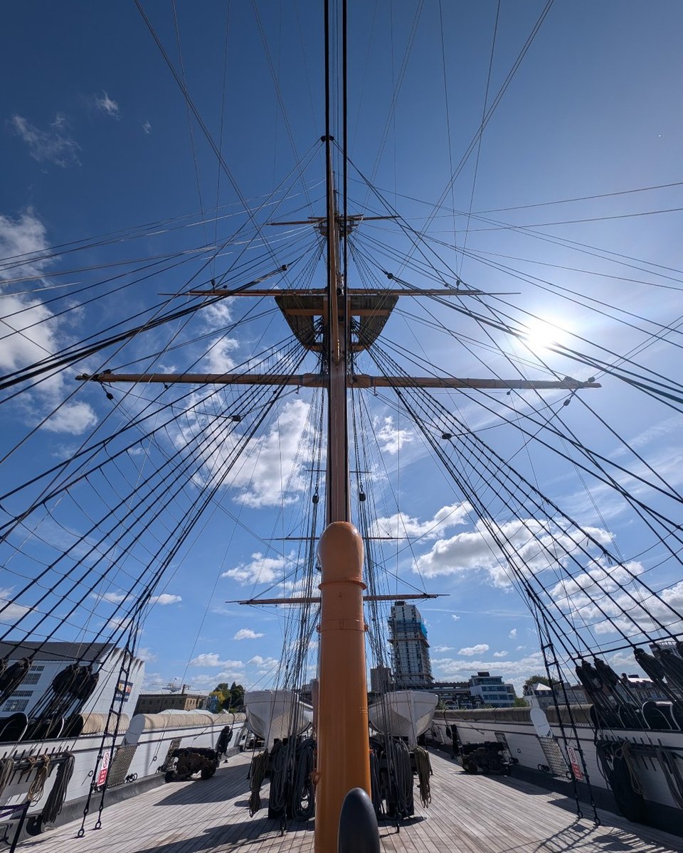 ⚓  HMS Warrior

We never get tired of this view. 

📍 Portsmouth Historic Dockyard

📷  S.Clabby

#HMSWarrior #Rigging #ShipPic