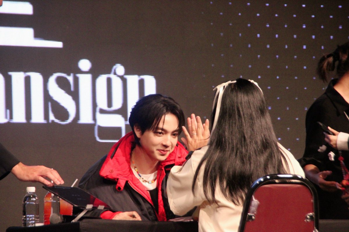 mbbabe6code's tweet image. “ขอบคุณที่อยู่ให้เราค้นพบนะคับ ขอบคุณไม่ว่าจะอะไรก็ตามที่ทำให้บาสยังอยู่ตรงนี้ วันนี้ได้เจอกันแล้วนะ คนเก่ง🤍”
BE BAS BEST MEMORIES
#Basthe1stFansigninBKK
#บาสเด็กอ้วนที่แท้จริง