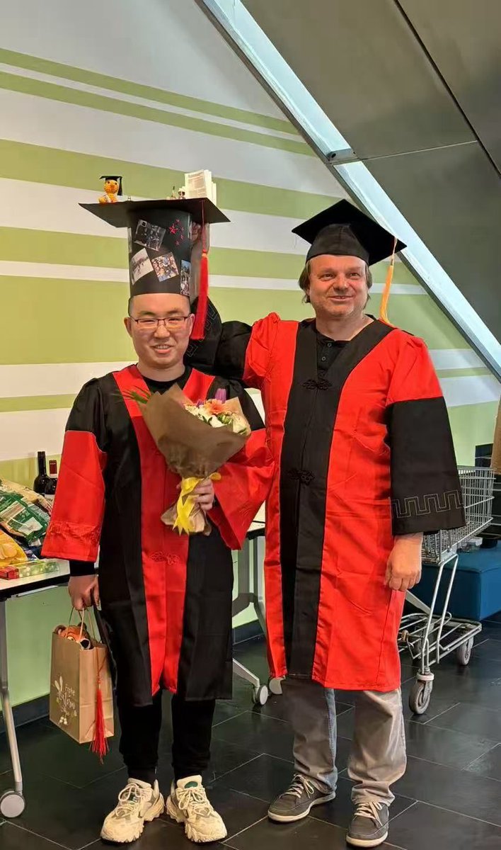 Big celebrations for our new Doctor Huihuang Chen! Congratulations and cheers to your bright future!